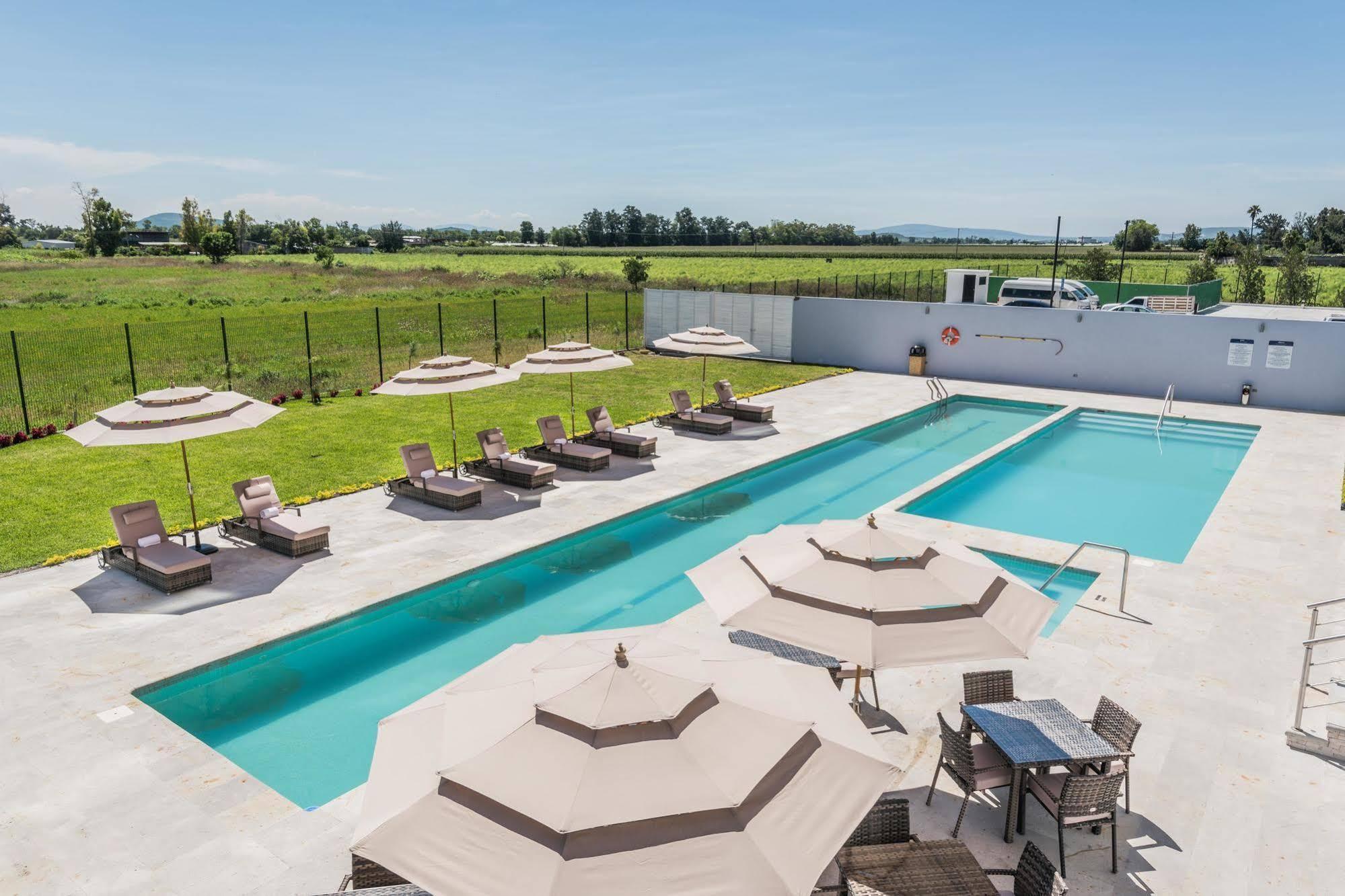 Hampton Inn & Suites By Hilton Salamanca Bajio Екстериор снимка