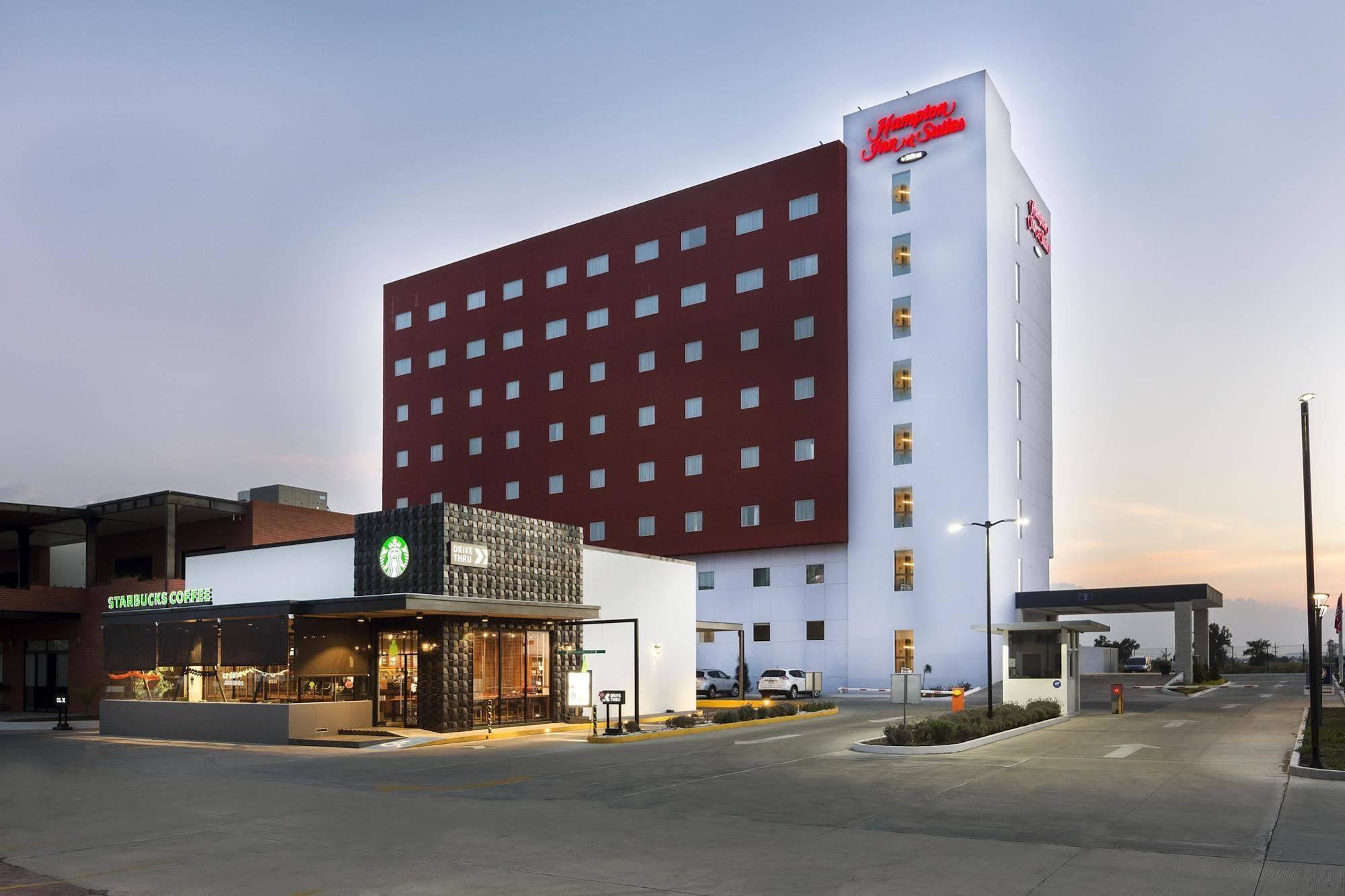 Hampton Inn & Suites By Hilton Salamanca Bajio Екстериор снимка