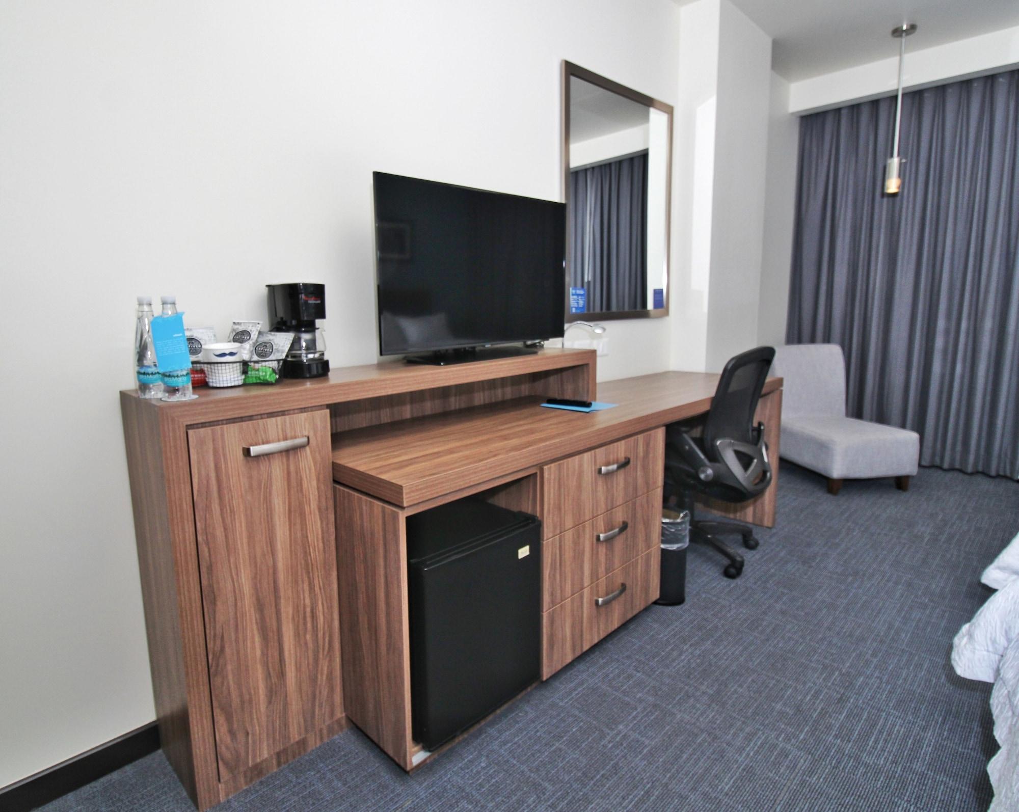 Hampton Inn & Suites By Hilton Salamanca Bajio Екстериор снимка