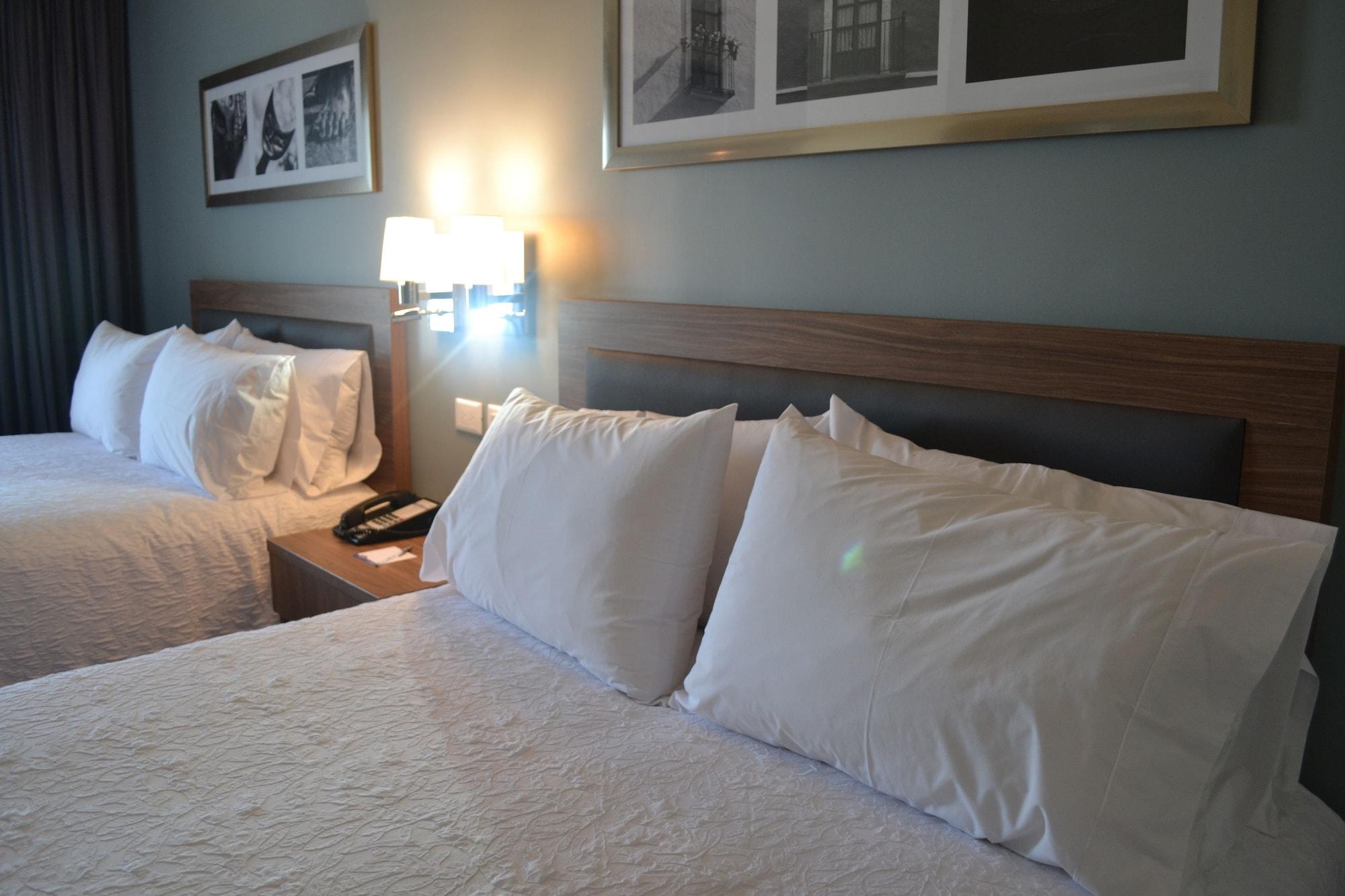 Hampton Inn & Suites By Hilton Salamanca Bajio Екстериор снимка