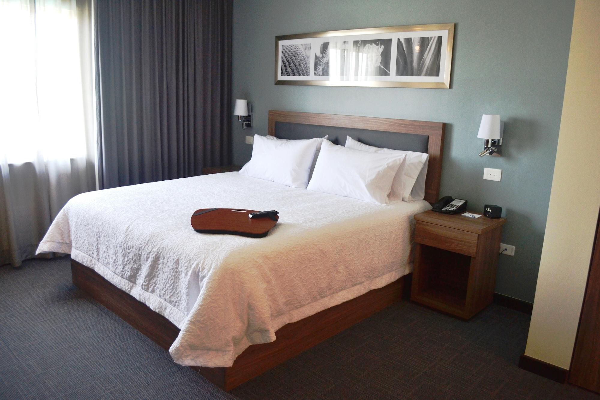 Hampton Inn & Suites By Hilton Salamanca Bajio Екстериор снимка