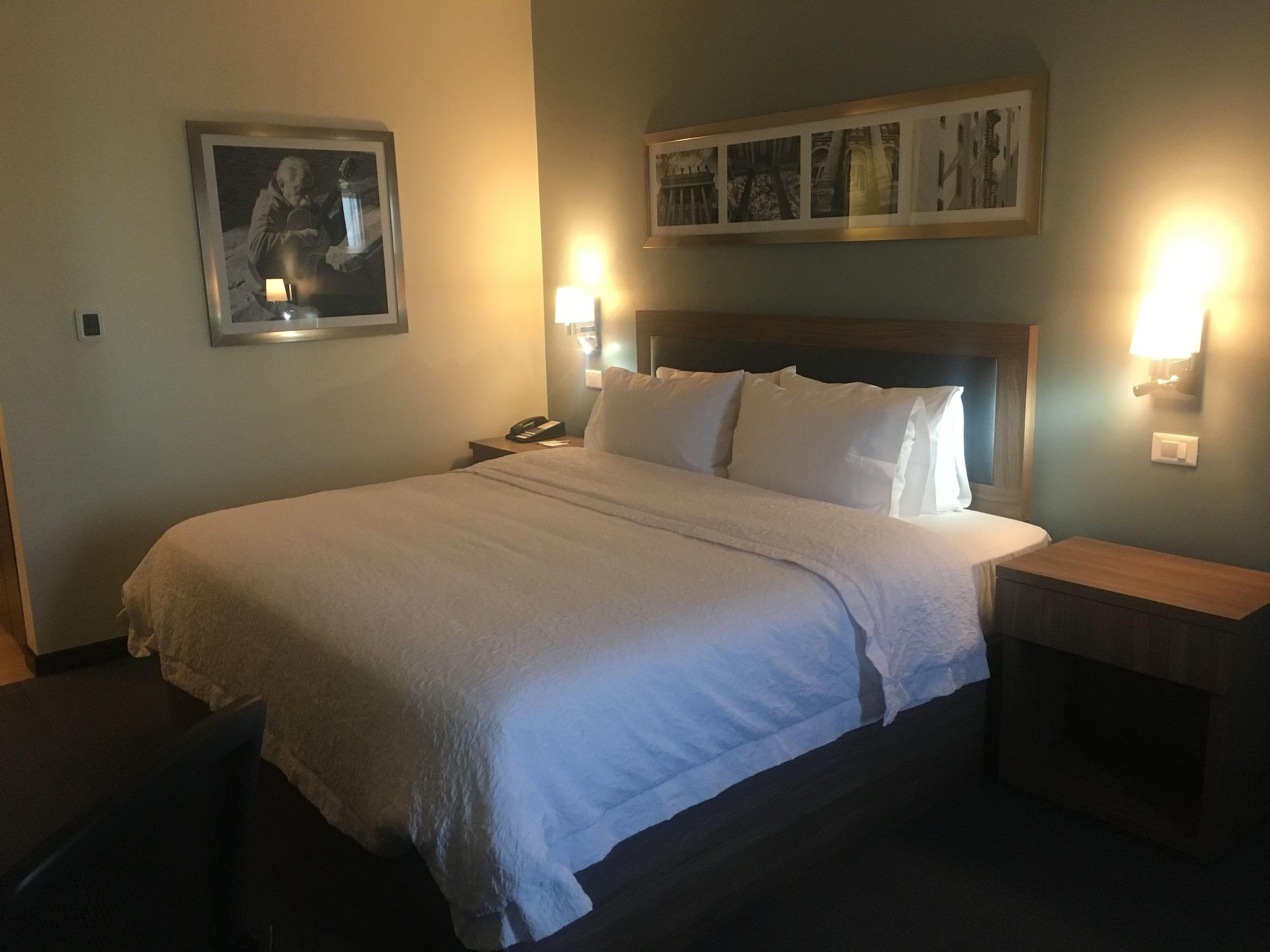 Hampton Inn & Suites By Hilton Salamanca Bajio Екстериор снимка