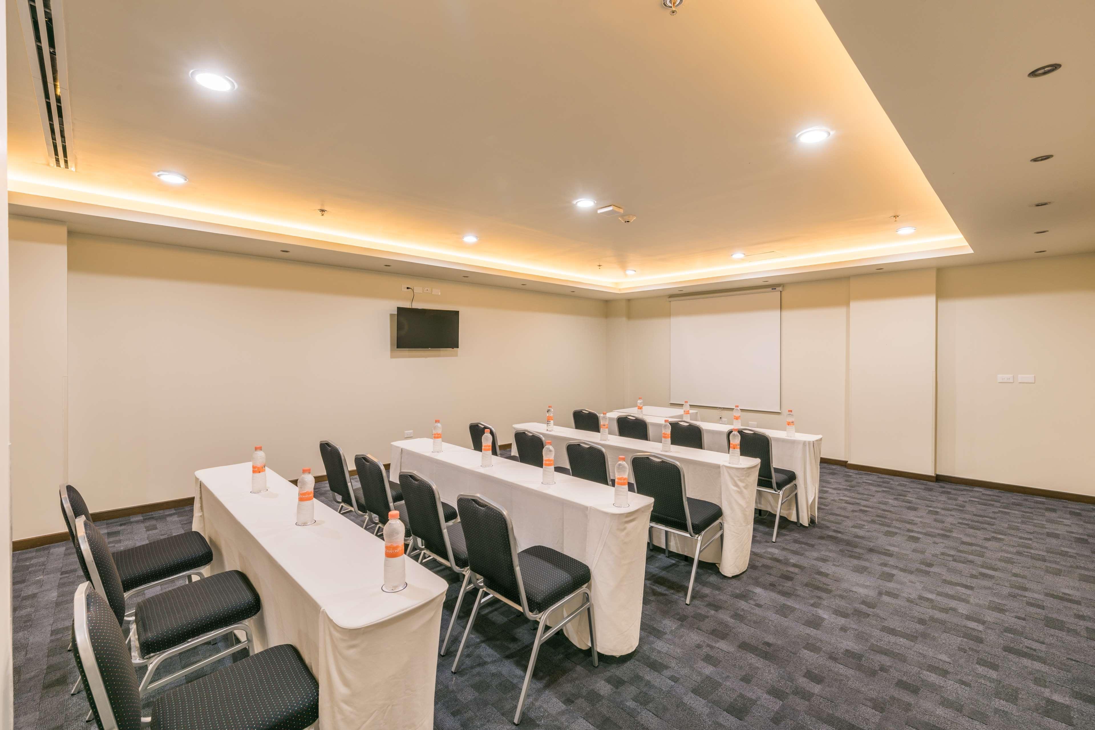 Hampton Inn & Suites By Hilton Salamanca Bajio Екстериор снимка