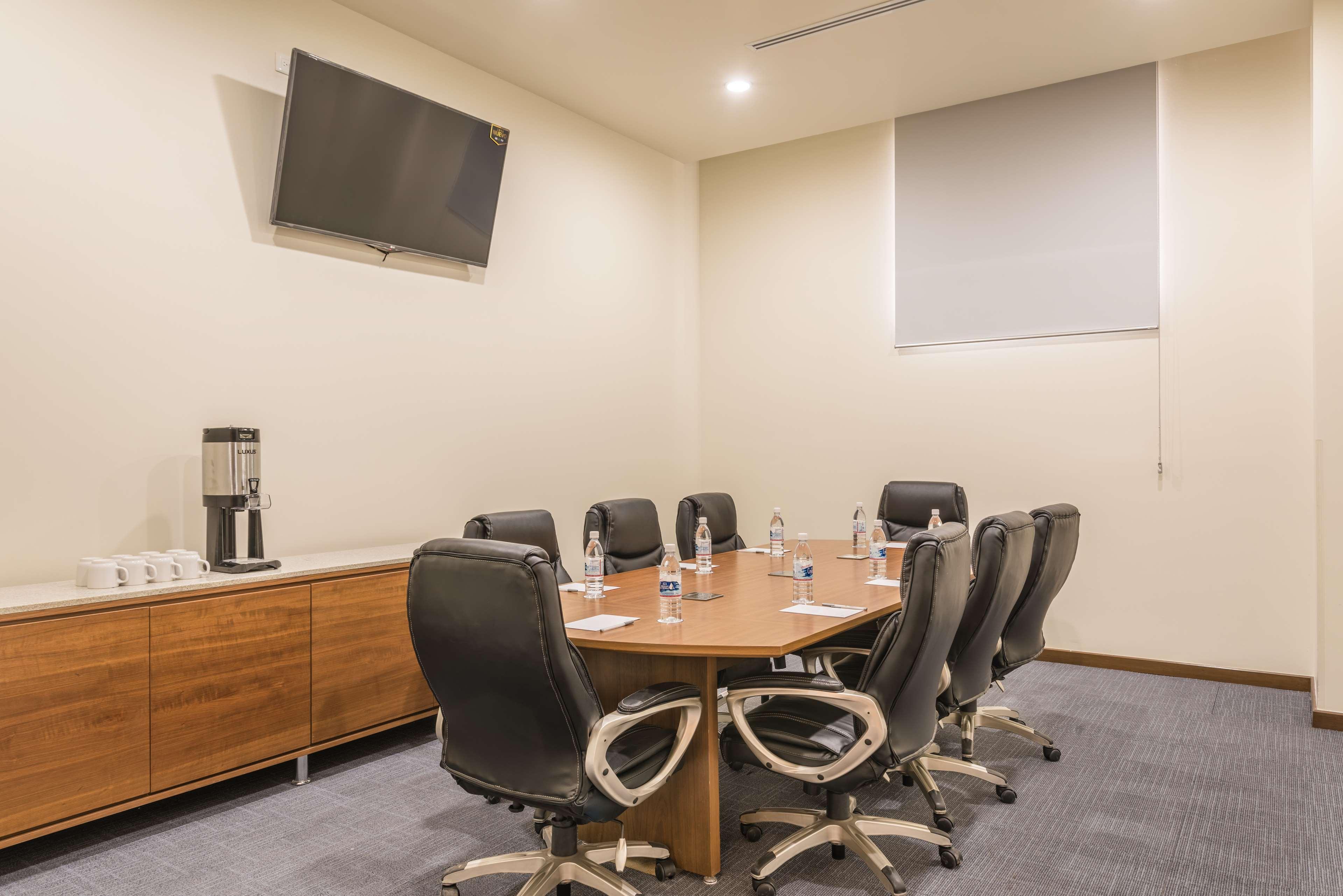 Hampton Inn & Suites By Hilton Salamanca Bajio Екстериор снимка