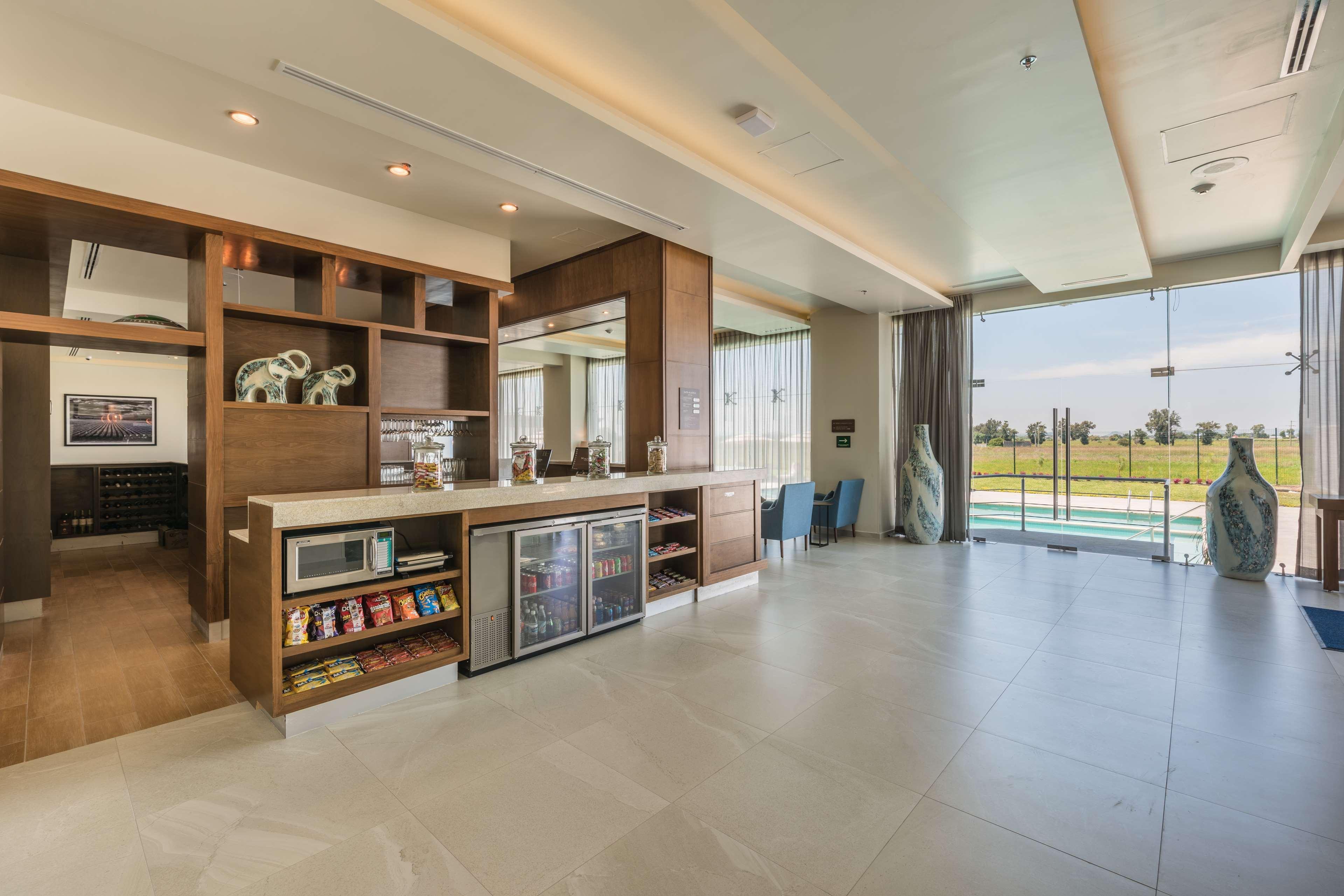 Hampton Inn & Suites By Hilton Salamanca Bajio Екстериор снимка