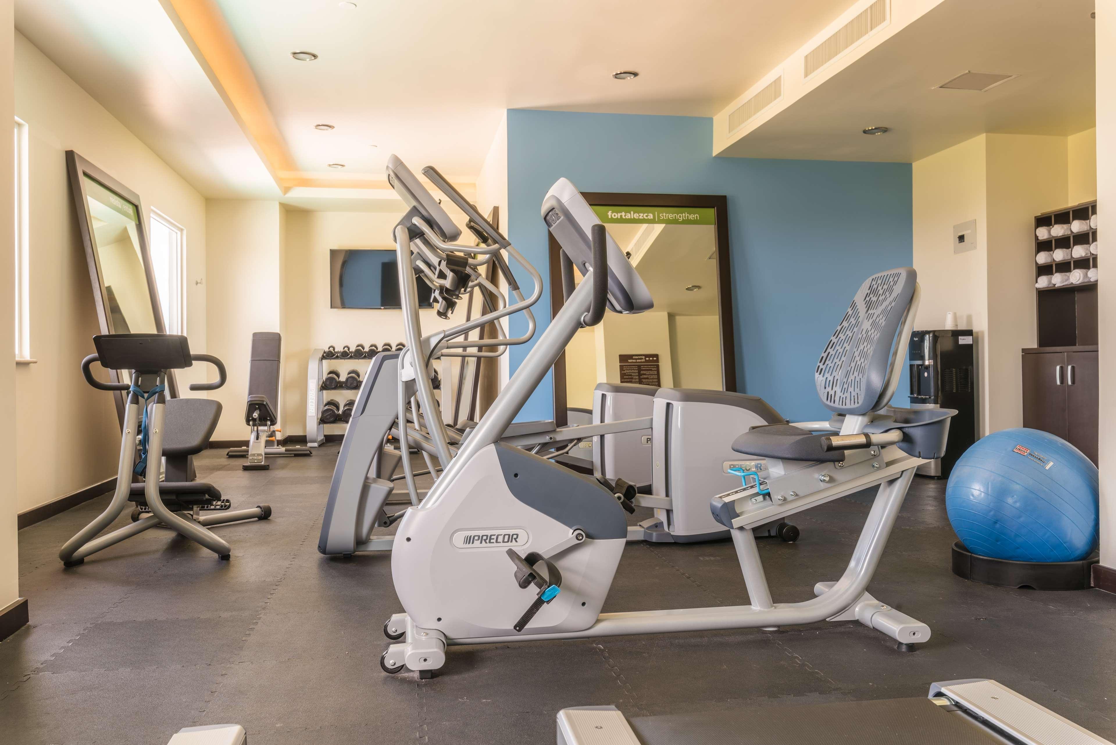 Hampton Inn & Suites By Hilton Salamanca Bajio Екстериор снимка