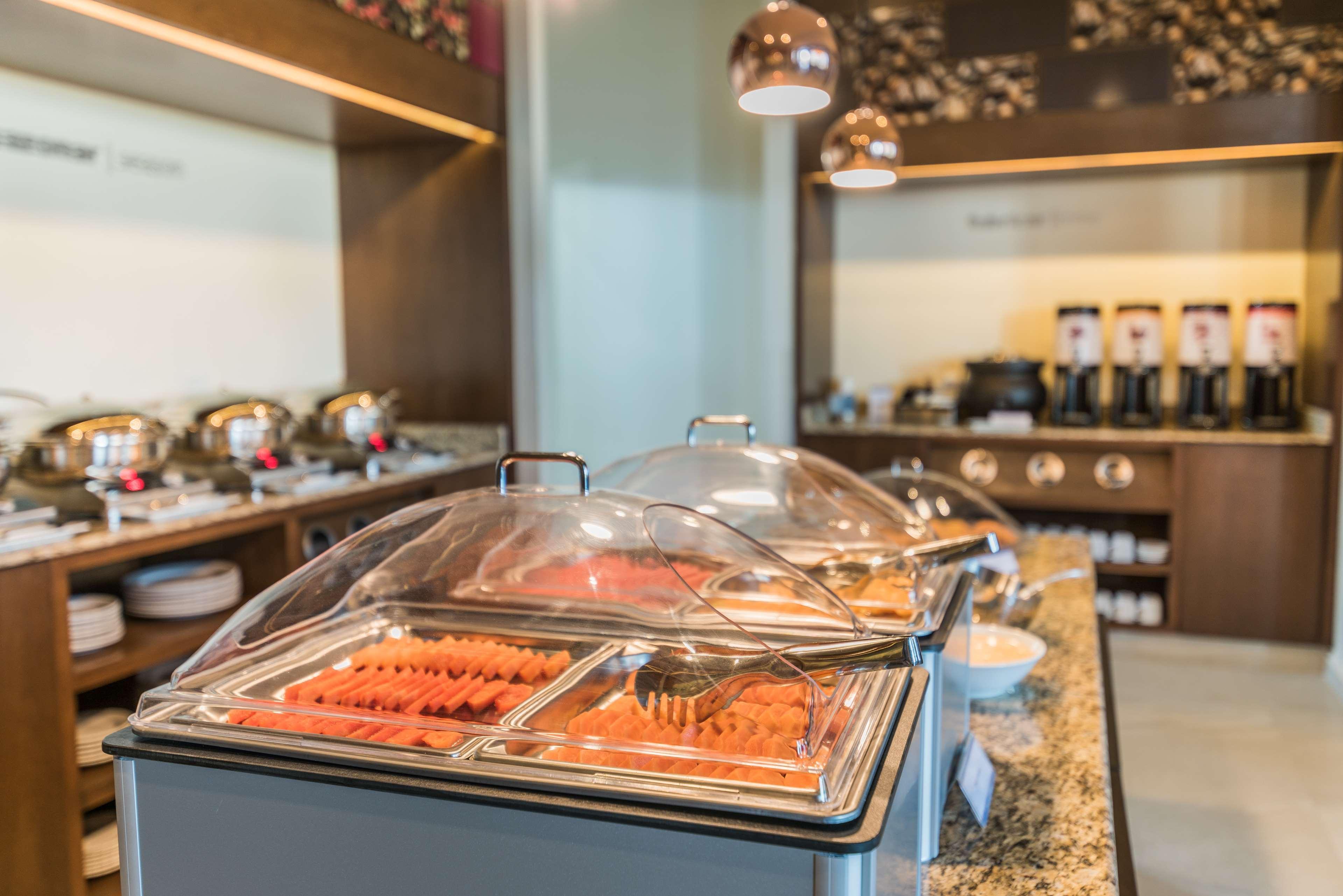 Hampton Inn & Suites By Hilton Salamanca Bajio Екстериор снимка