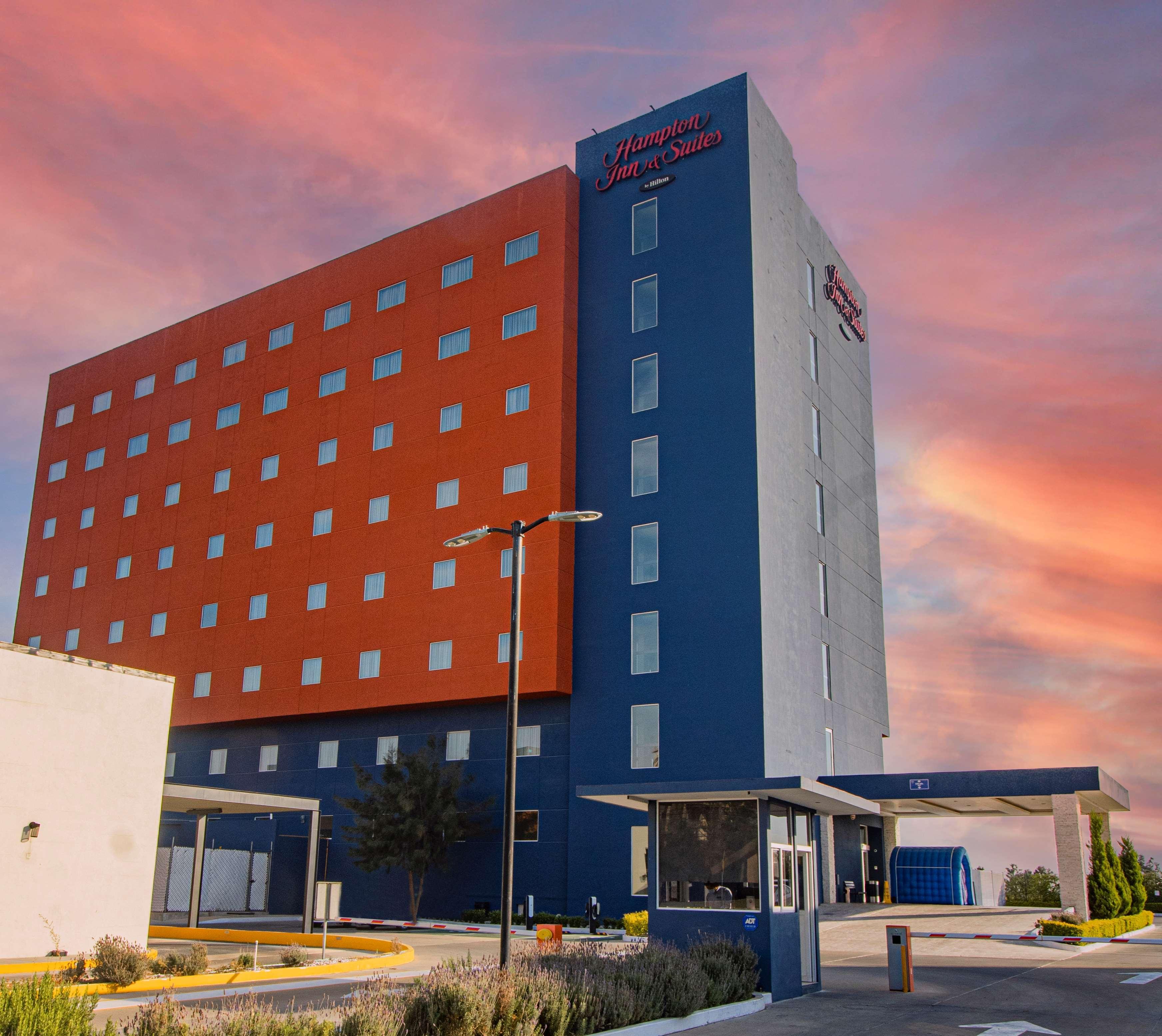 Hampton Inn & Suites By Hilton Salamanca Bajio Екстериор снимка