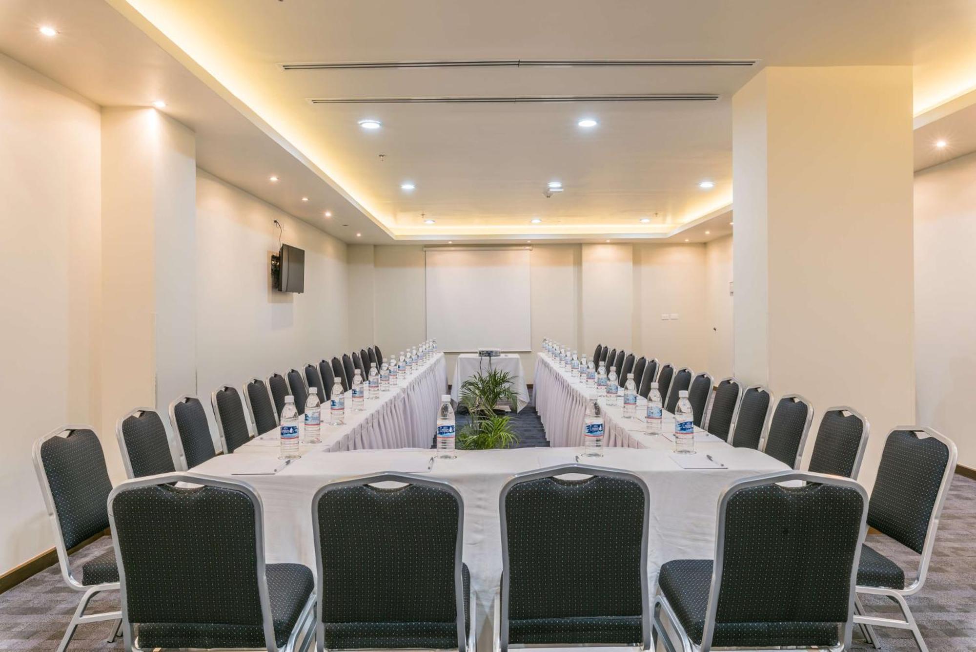 Hampton Inn & Suites By Hilton Salamanca Bajio Екстериор снимка