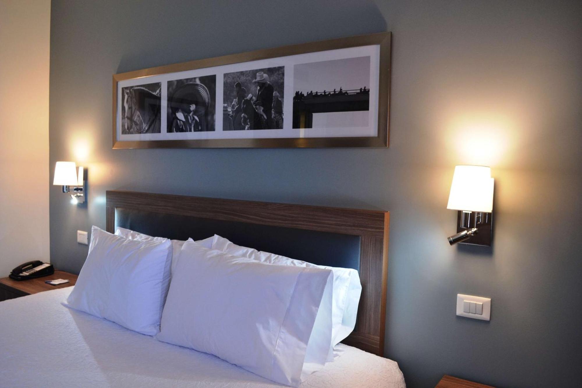 Hampton Inn & Suites By Hilton Salamanca Bajio Екстериор снимка