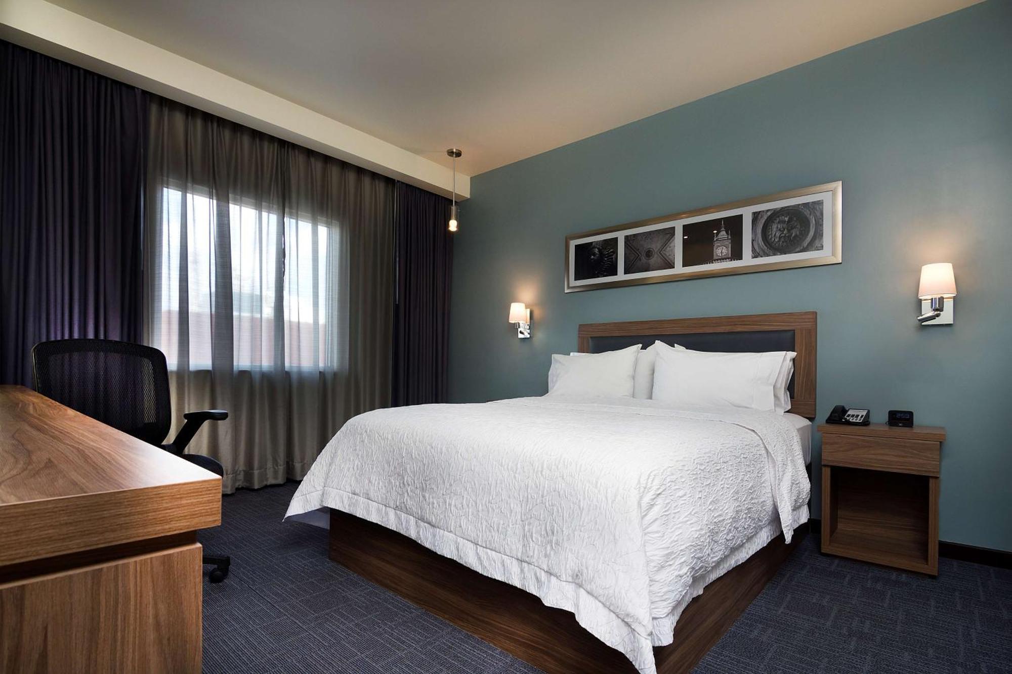 Hampton Inn & Suites By Hilton Salamanca Bajio Екстериор снимка