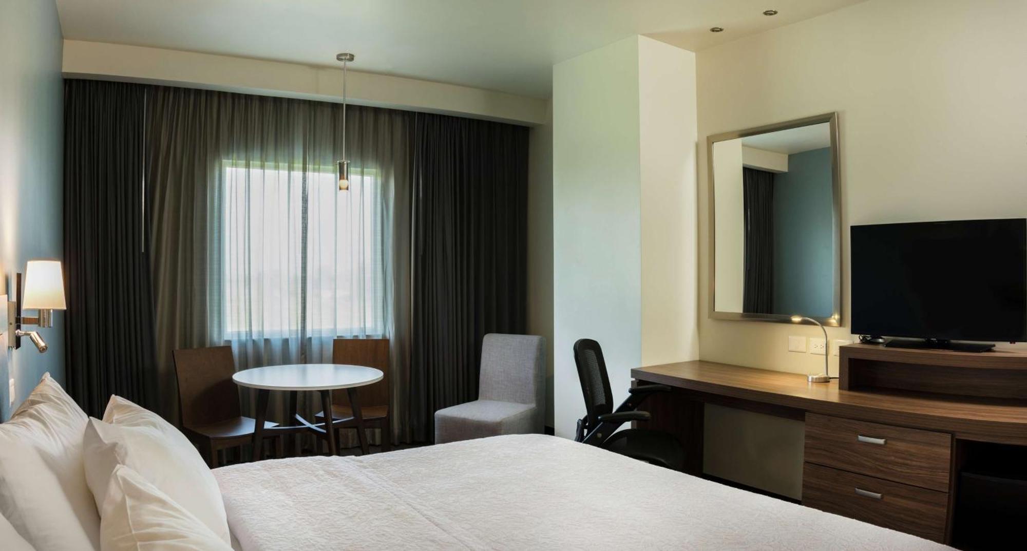 Hampton Inn & Suites By Hilton Salamanca Bajio Екстериор снимка