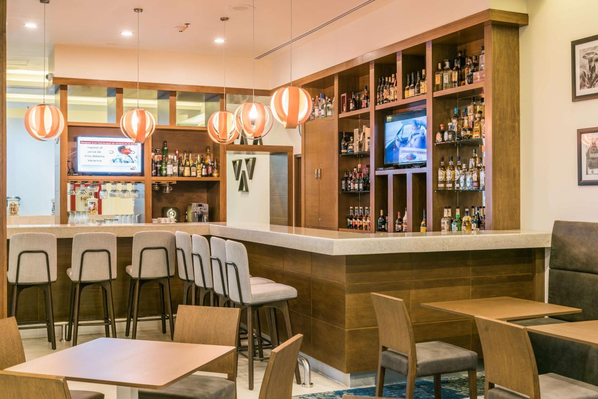 Hampton Inn & Suites By Hilton Salamanca Bajio Екстериор снимка
