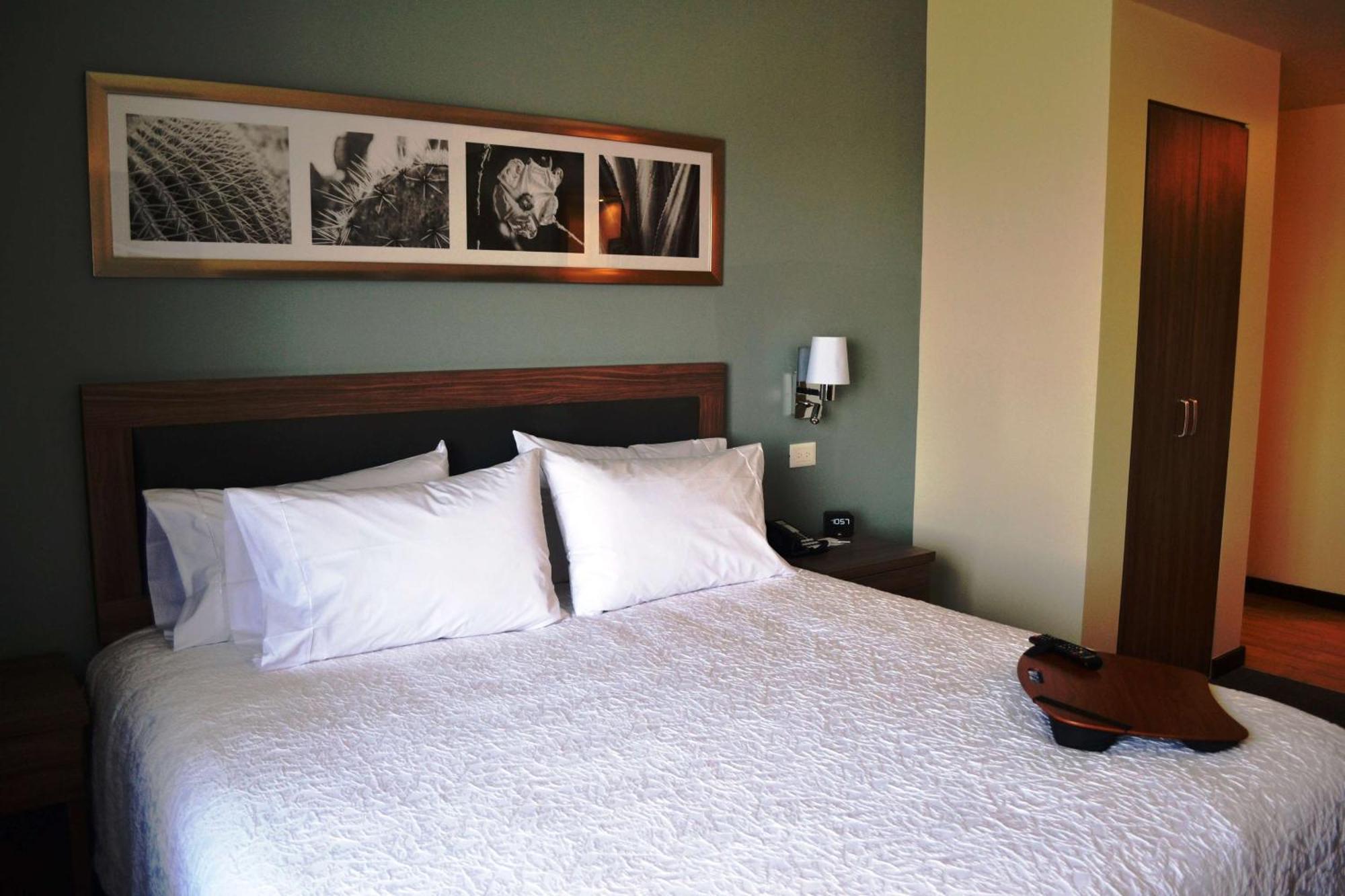 Hampton Inn & Suites By Hilton Salamanca Bajio Екстериор снимка