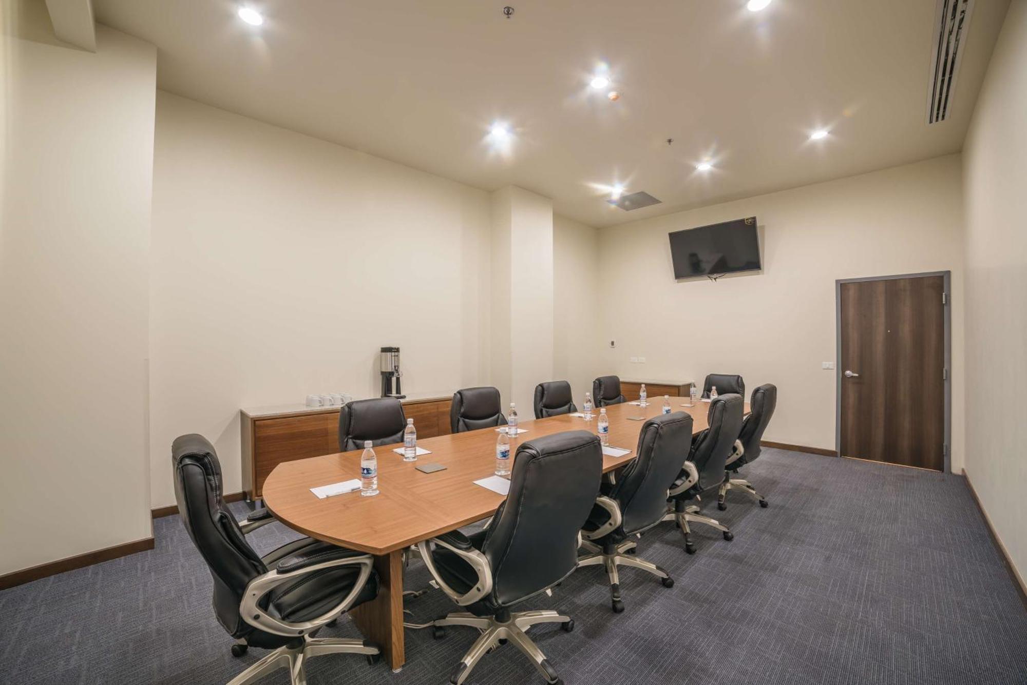 Hampton Inn & Suites By Hilton Salamanca Bajio Екстериор снимка