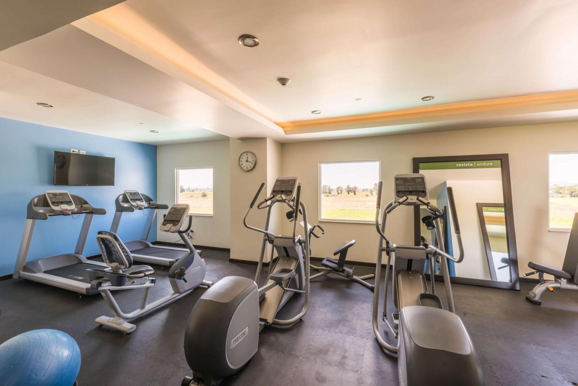 Hampton Inn & Suites By Hilton Salamanca Bajio Екстериор снимка