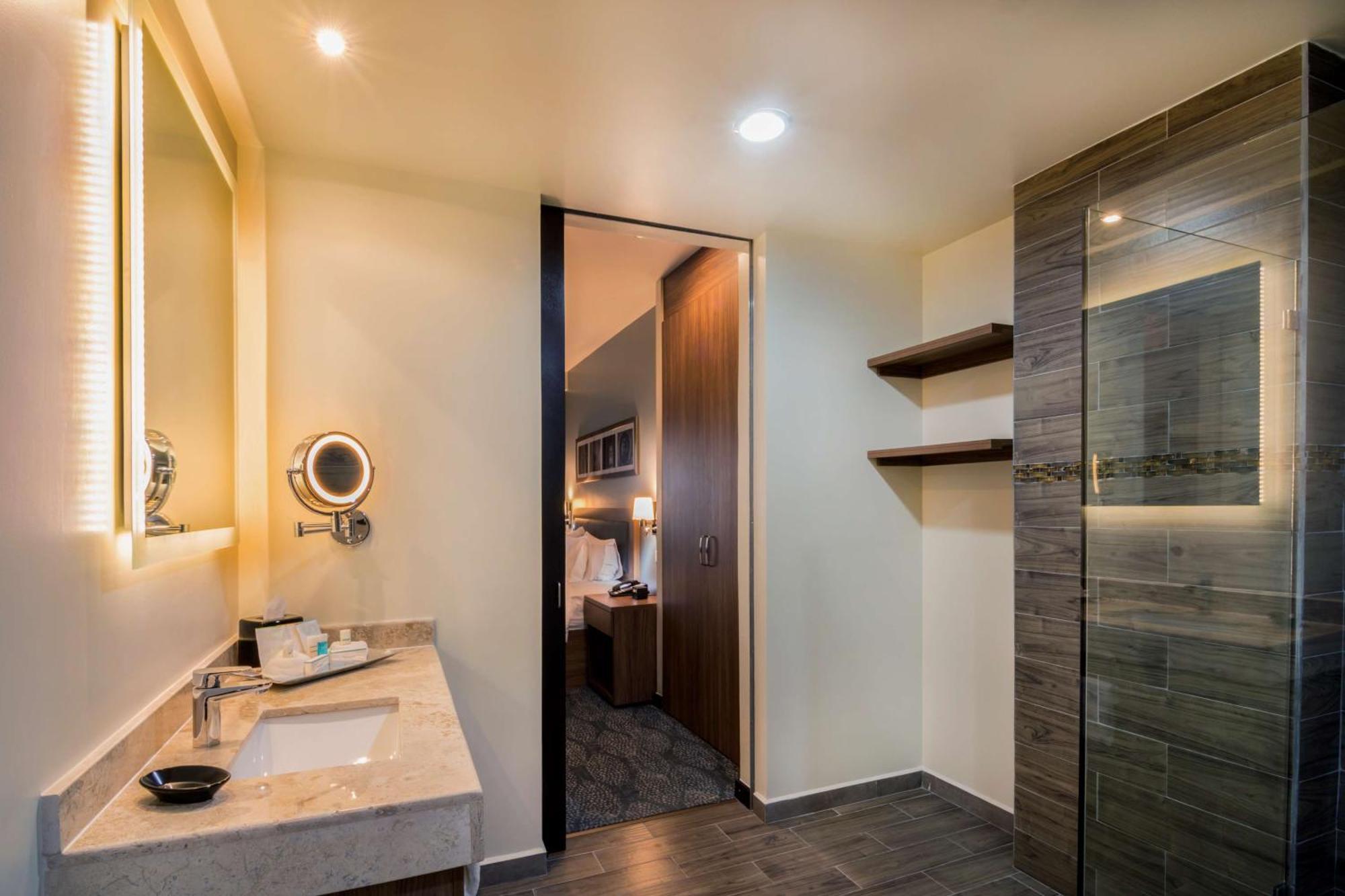 Hampton Inn & Suites By Hilton Salamanca Bajio Екстериор снимка