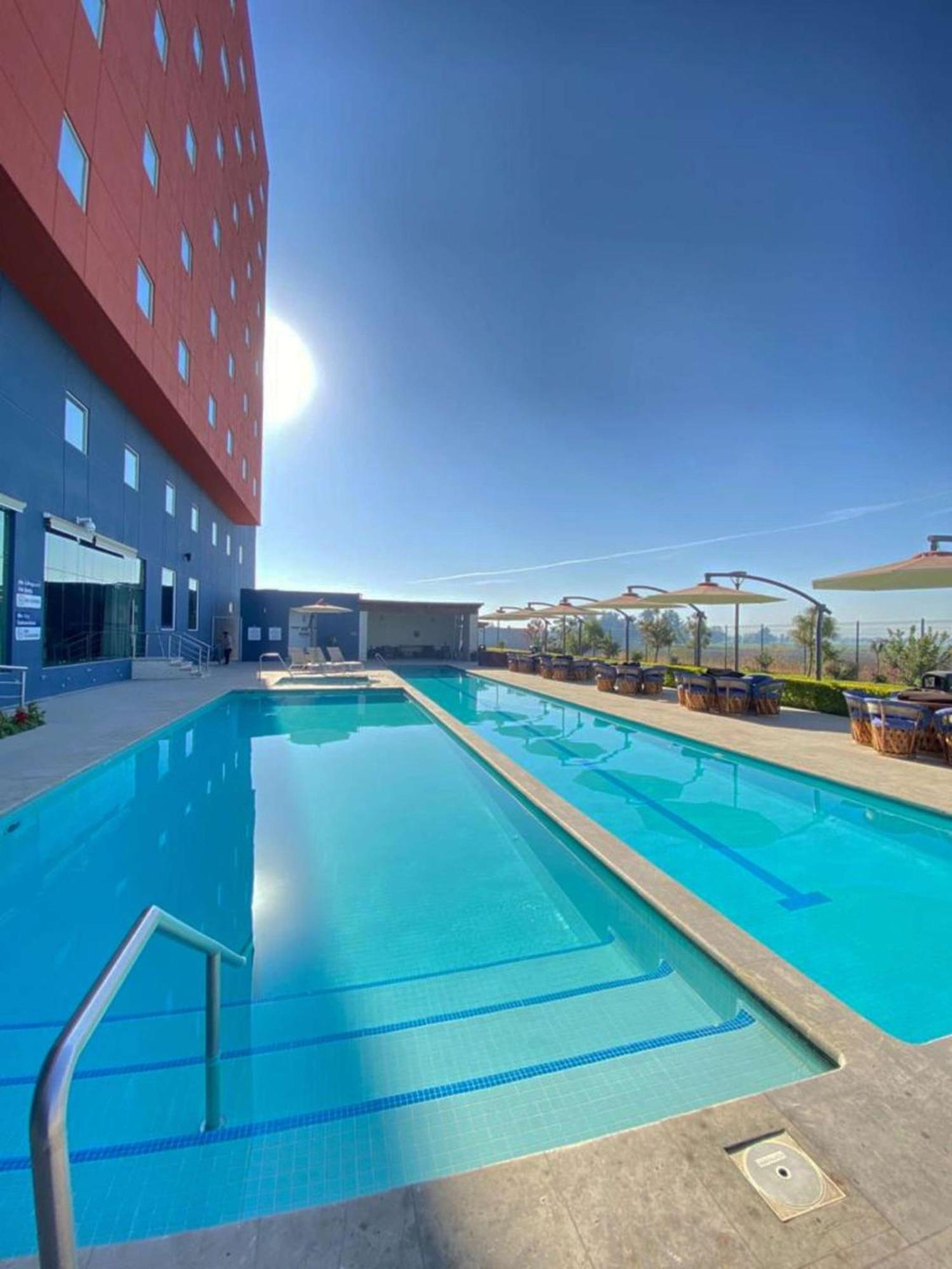 Hampton Inn & Suites By Hilton Salamanca Bajio Екстериор снимка