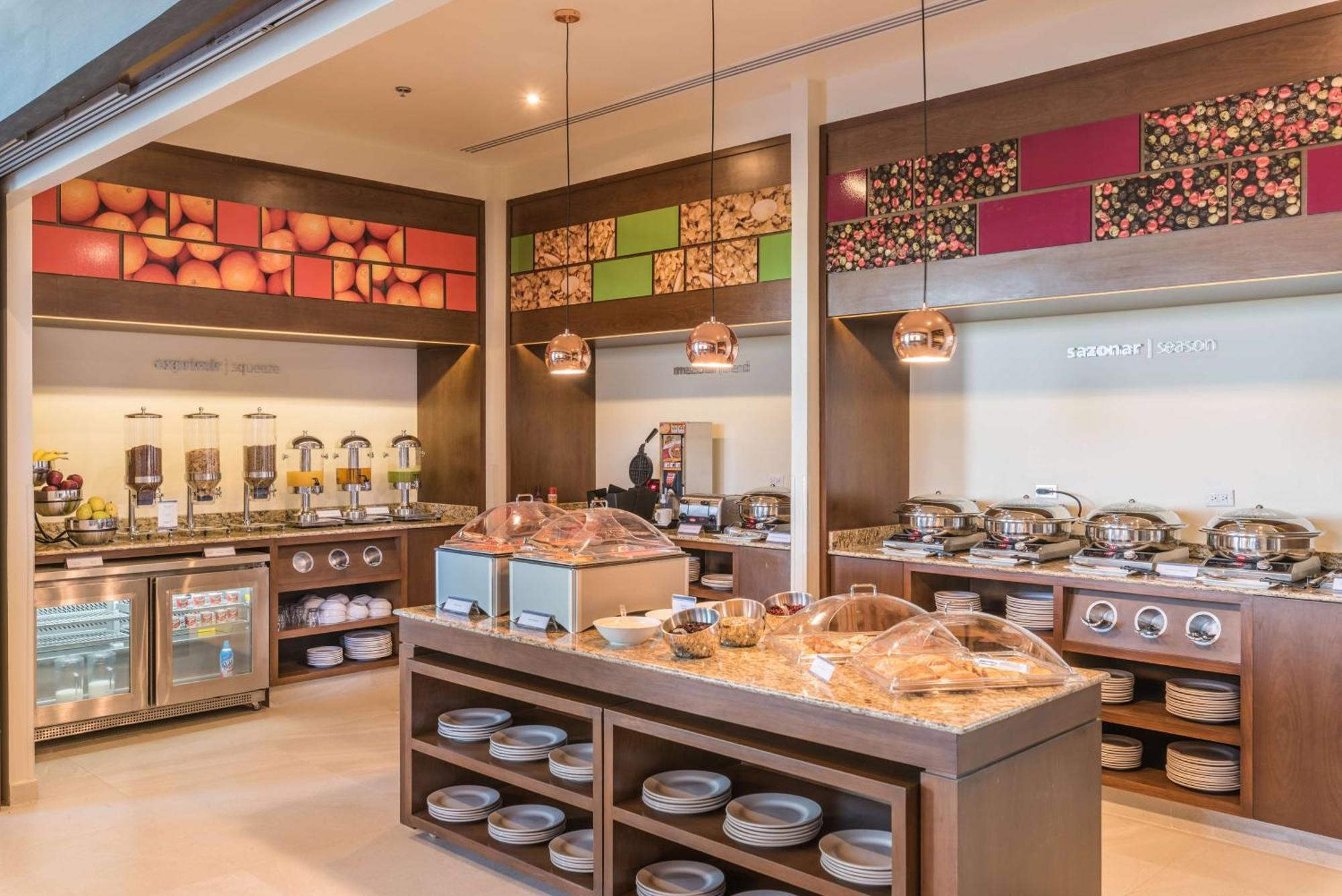 Hampton Inn & Suites By Hilton Salamanca Bajio Екстериор снимка