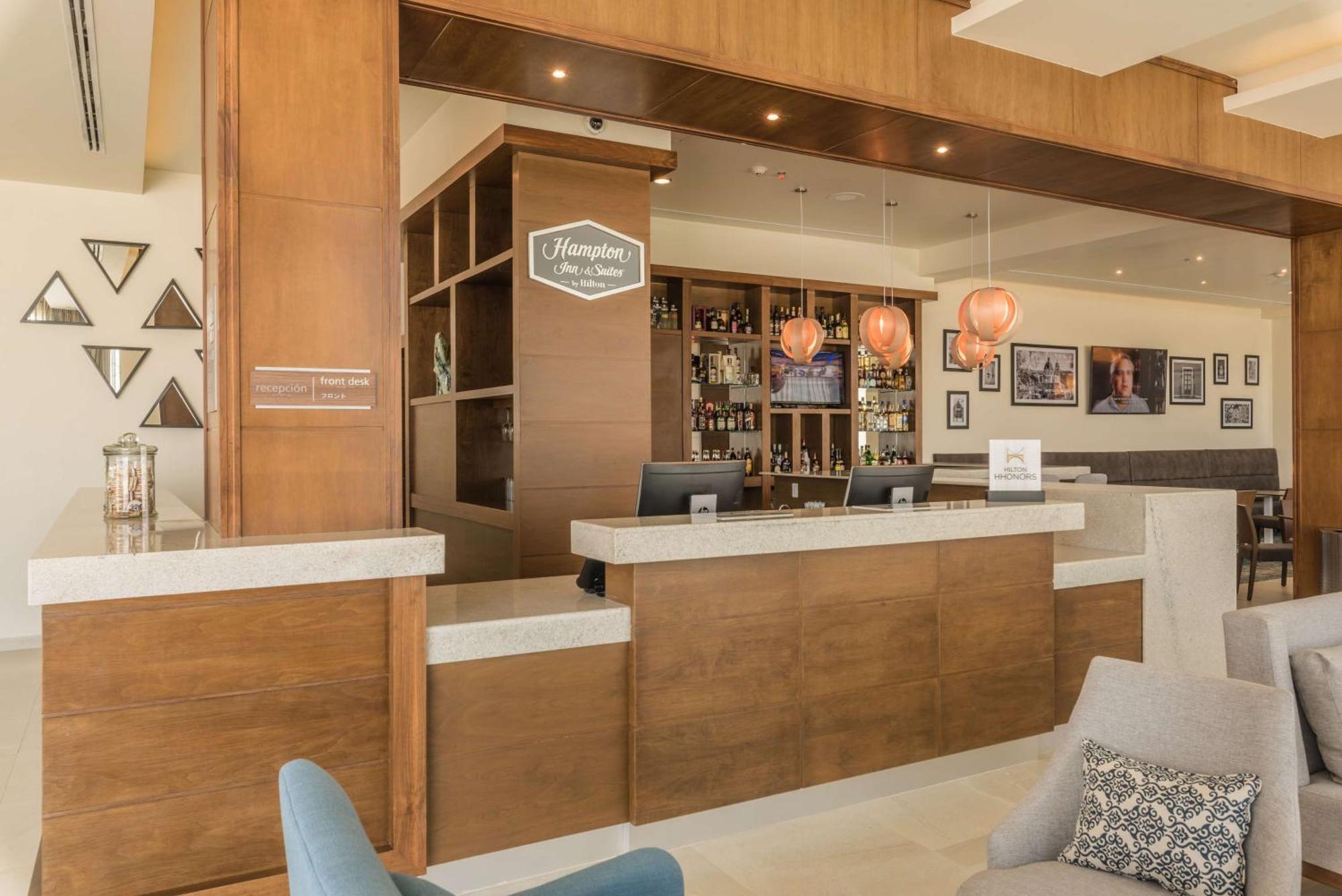 Hampton Inn & Suites By Hilton Salamanca Bajio Екстериор снимка