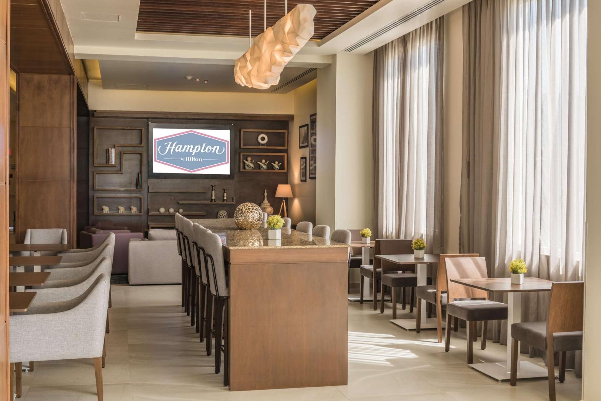 Hampton Inn & Suites By Hilton Salamanca Bajio Екстериор снимка