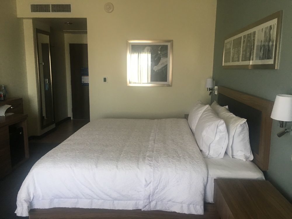 Hampton Inn & Suites By Hilton Salamanca Bajio Екстериор снимка