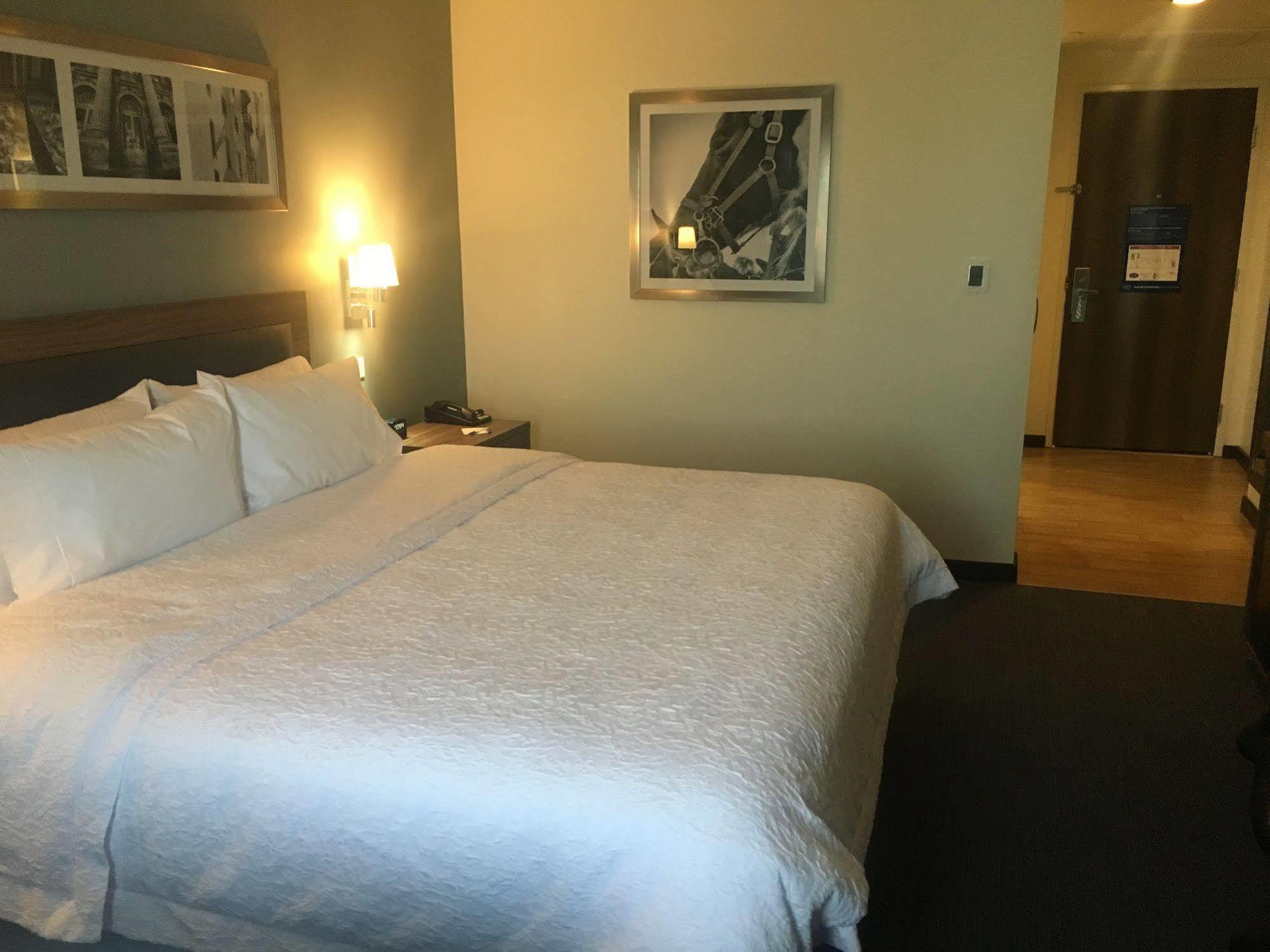Hampton Inn & Suites By Hilton Salamanca Bajio Екстериор снимка