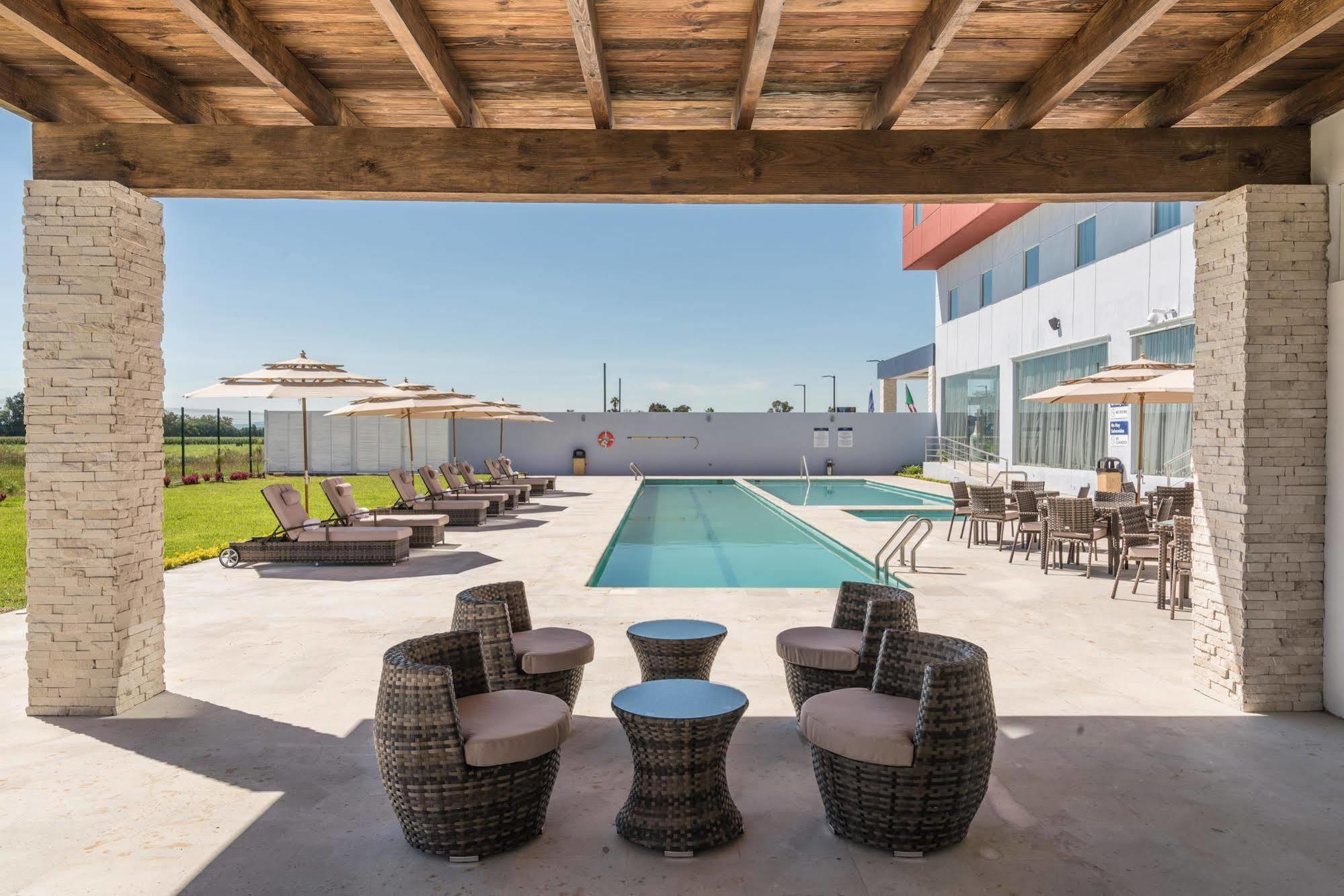 Hampton Inn & Suites By Hilton Salamanca Bajio Екстериор снимка